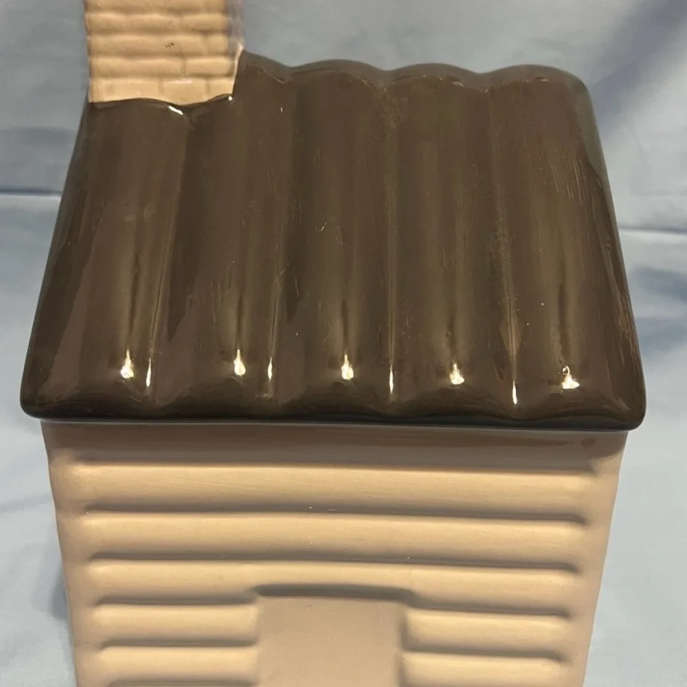 NIB Rae Dunn ceramic cabin - Picture 4 of 5